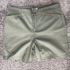 Croft & Barrow Olive Green cotton blend stretch Shorts women’s size 12